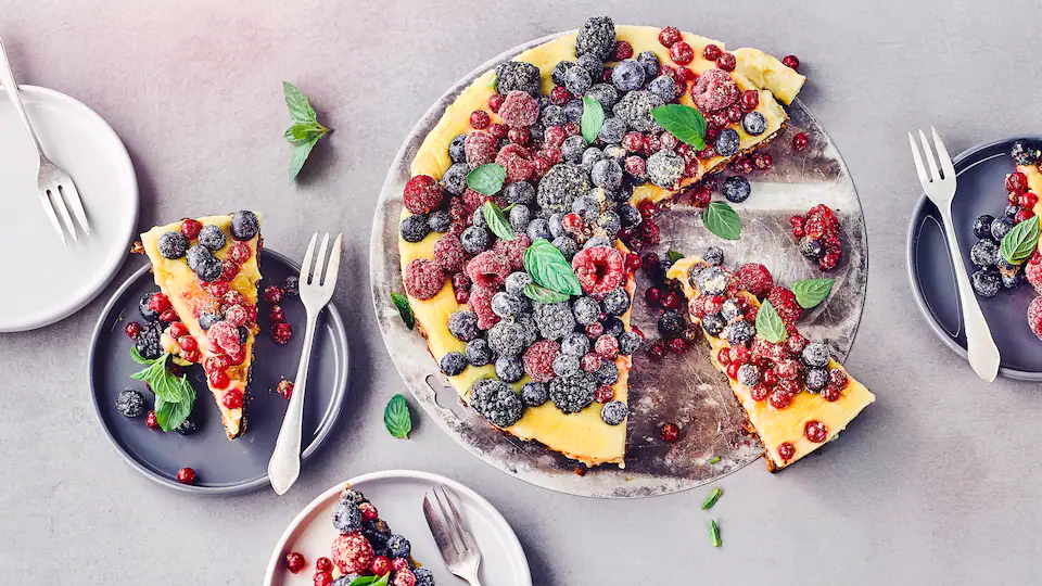 Faça um delicioso bolo de frutas de verão com a nossa receita, uma sobremesa frutada para todas as ocasiões.