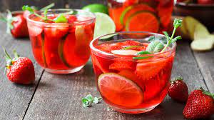 O ponche sem álcool inspira como um coquetel de frutas com aroma intenso de frutas vermelhas e o sabor fino de menta fresca.