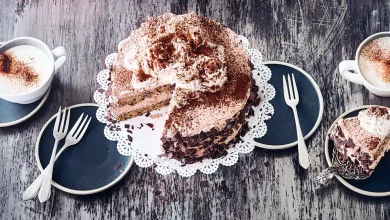 bolo de cappuccino usa o aroma finamente azedo dos grãos torrados para uma iguaria doce que garante não apenas impressionar os apaixonados por café!