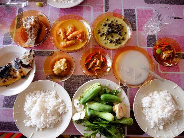 DUmi-Nasi-Ulam-Kelantan-Food-600x450.jpg